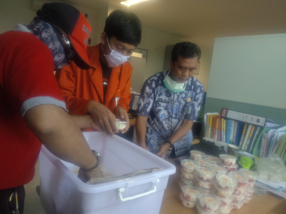 Donasi Hasil Karya Tata Boga MAN I Ponorogo ( Salad Buah ) Untuk Tenaga Medis RSUD Dr. Harjono S Kab. Ponorogo
