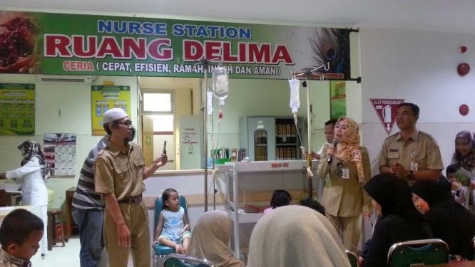 Hibur Pasien Anak dengan Mainan, Peringati Hari Anak Nasional di RSUD PONOROGO